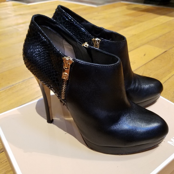 MICHAEL Michael Kors Shoes - MICHAEL Michael Kors York Bootie Size US 9.5